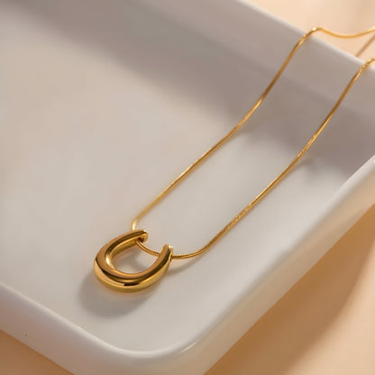 BEHI HORSESHOE NECKLACE