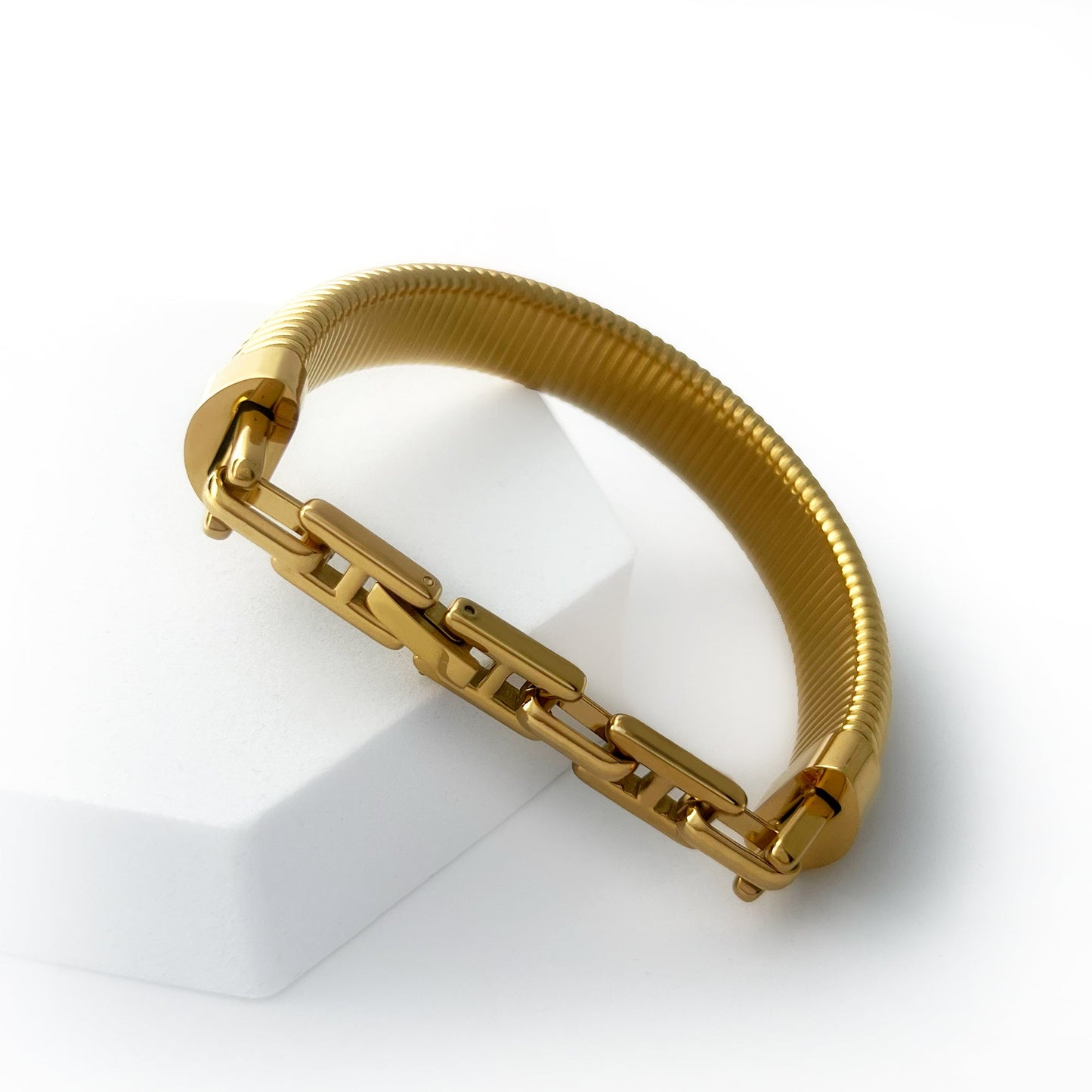 BEHI ALMOND BRACELET