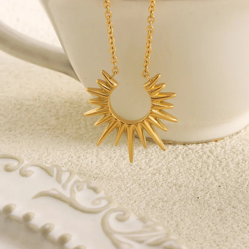 BEHI SUN STAR NECKLACE