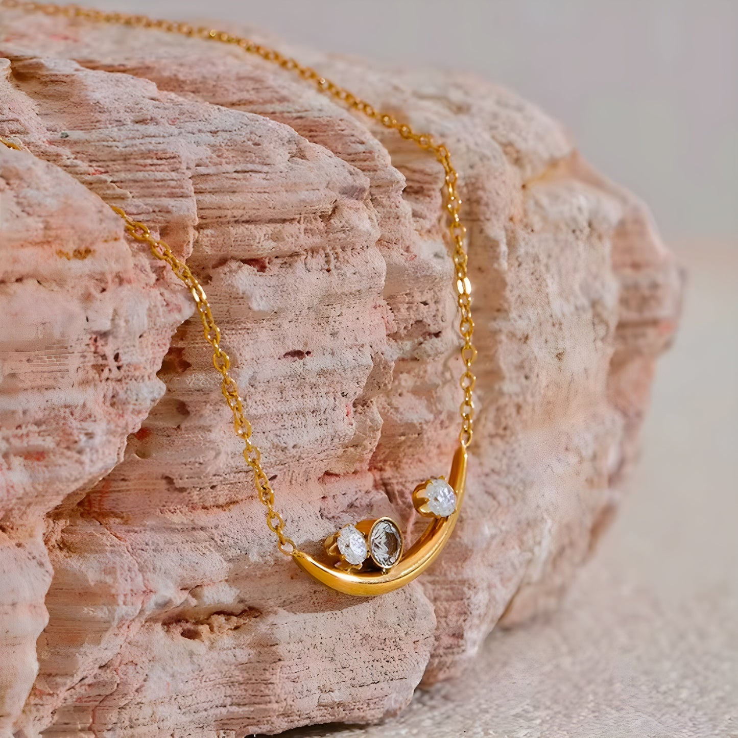 BEHI RABIYA NECKLACE