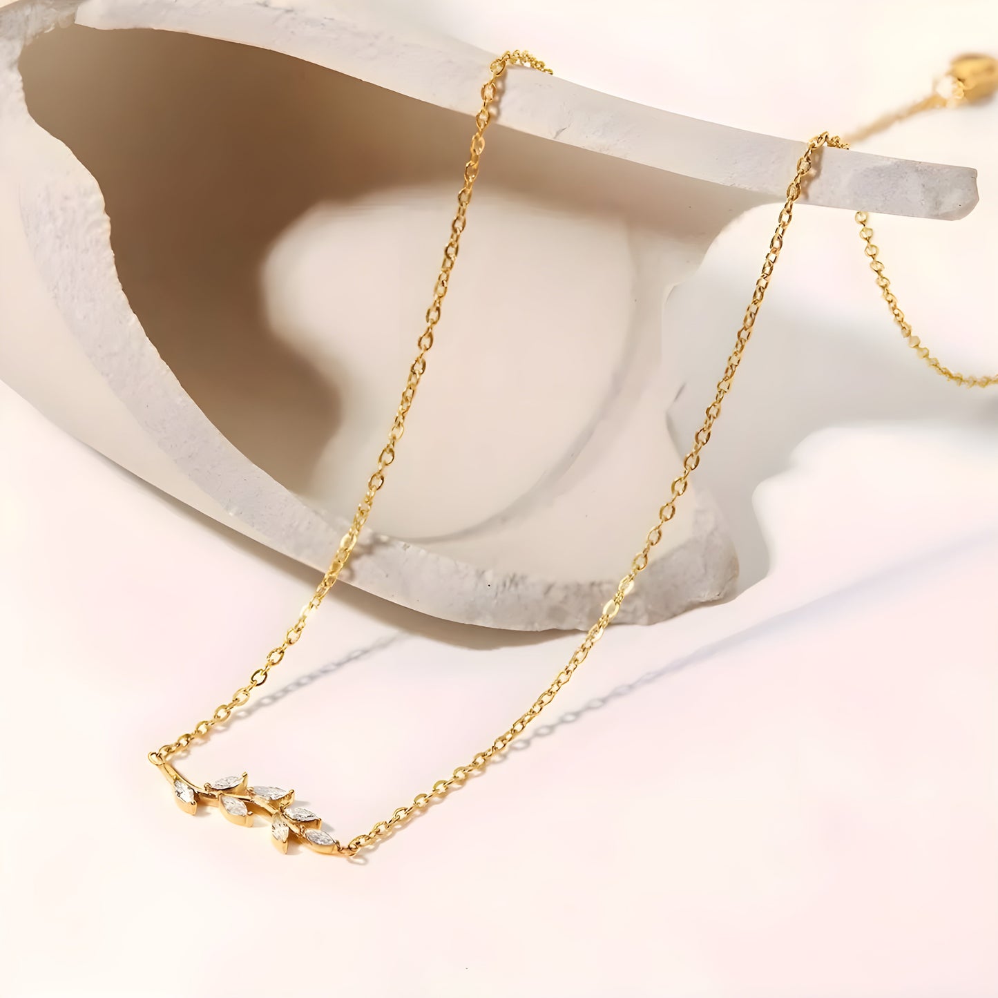 BEHI NANIKO NECKLACE