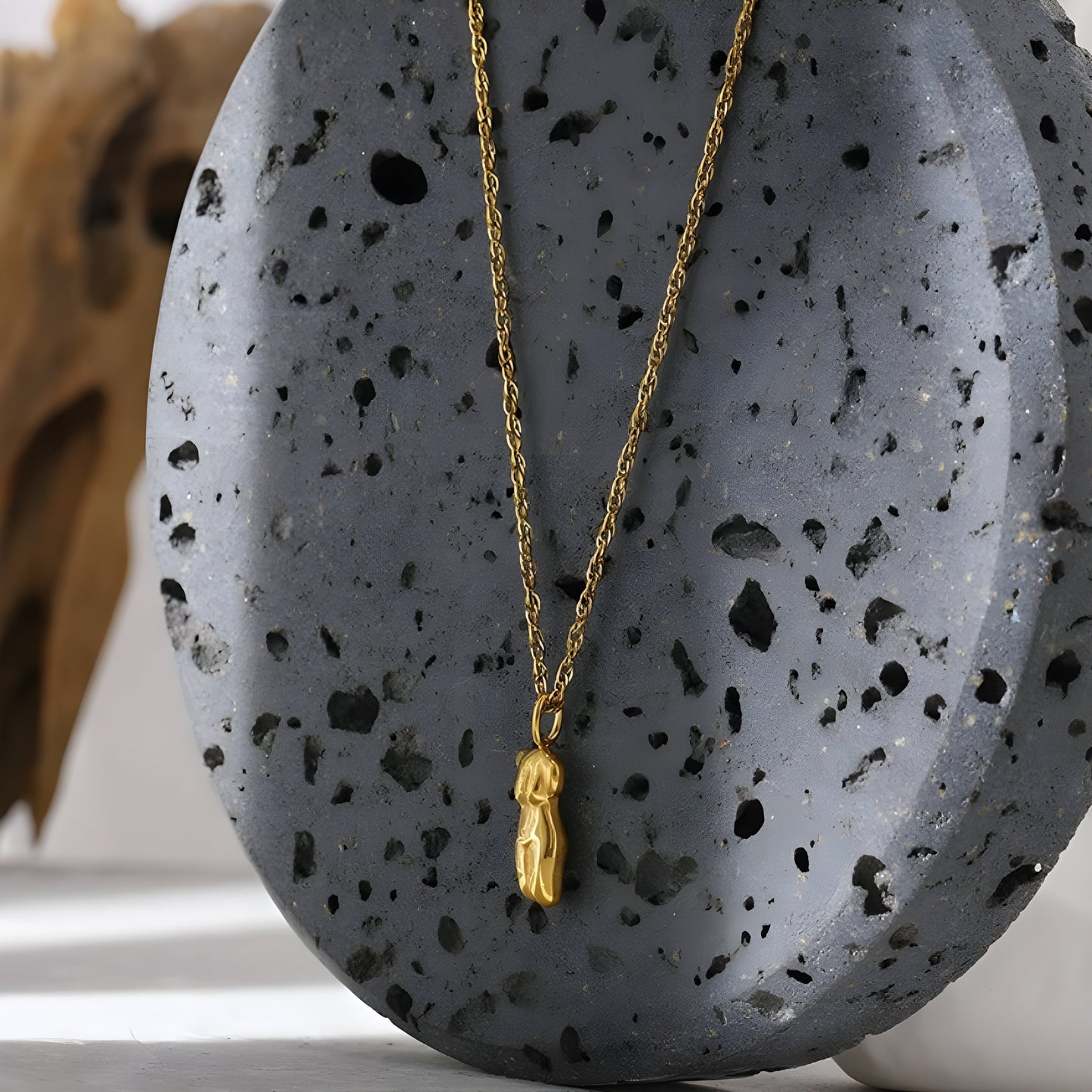 BEHI MANNEQUIN NECKLACE