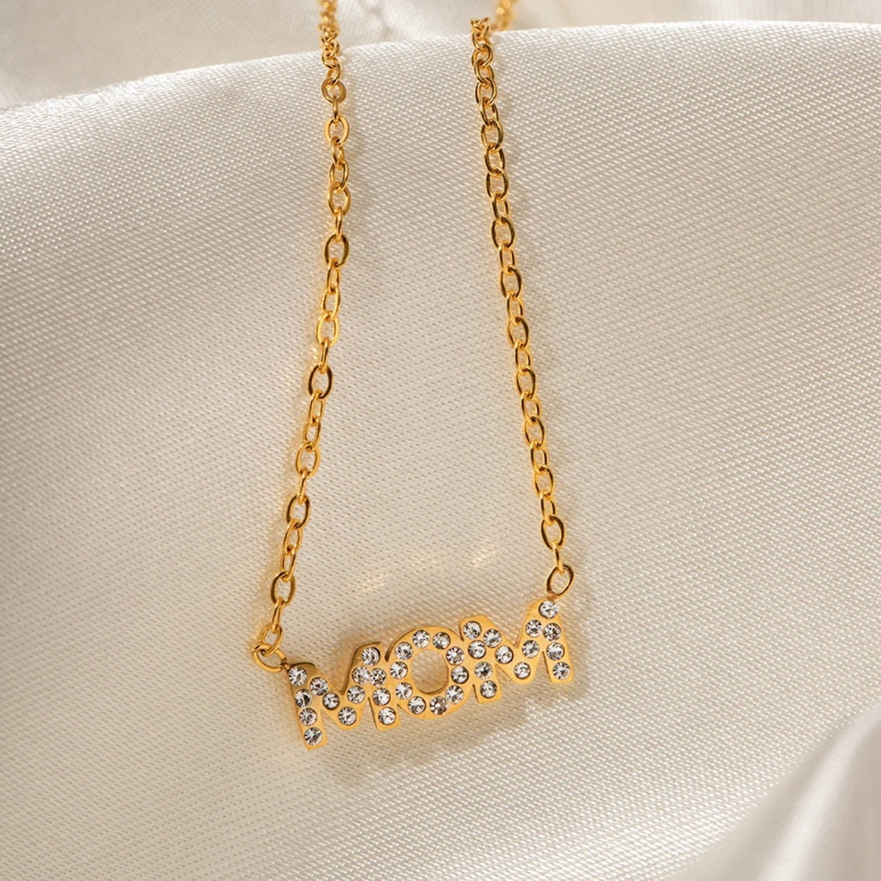 BEHI MOM NECKLACE